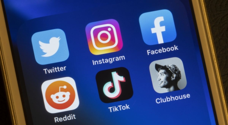 Clubhouse App Social Media Twitter Instagram Facebook Reddit Tiktok Foto iStock hapabapa